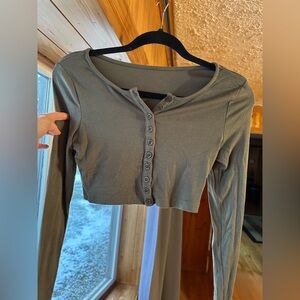 Green button crop long sleeve